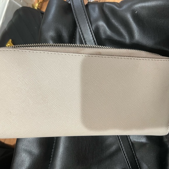 Michael Kors wallet big spacious tons of pockets - Picture 1 of 3